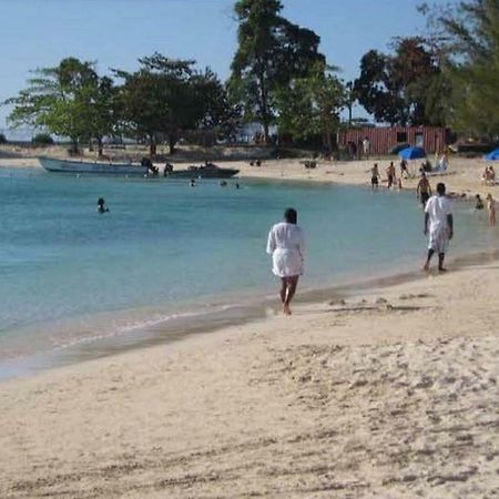 Mobay Las Palmas Villa Montego Bay Exterior photo