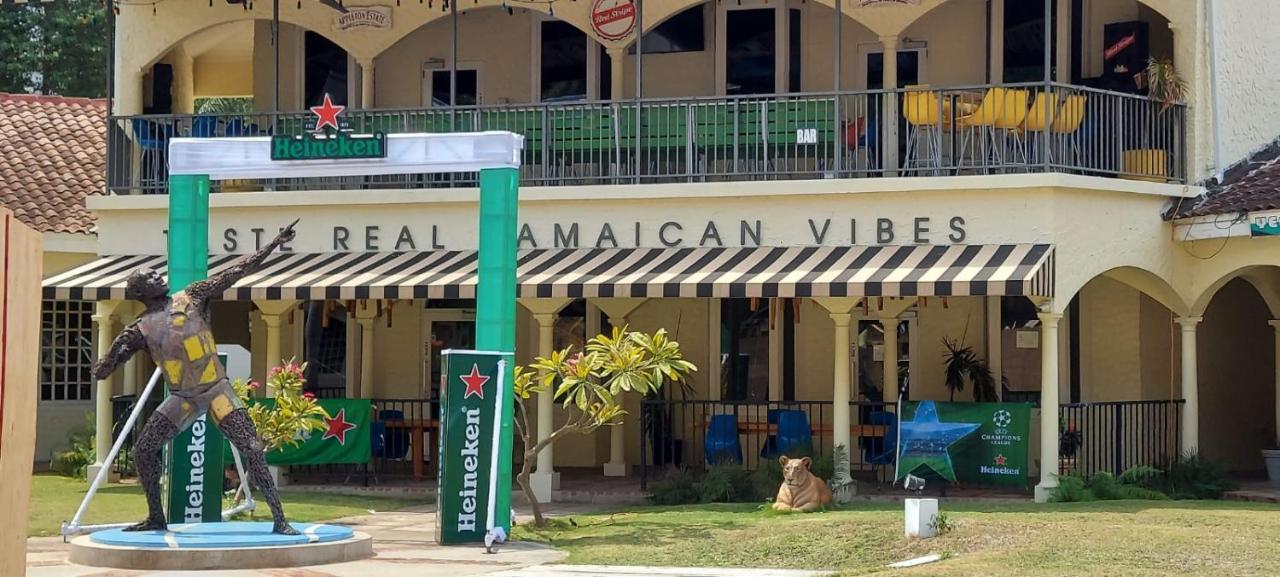 Mobay Las Palmas Montego Bay Exterior photo