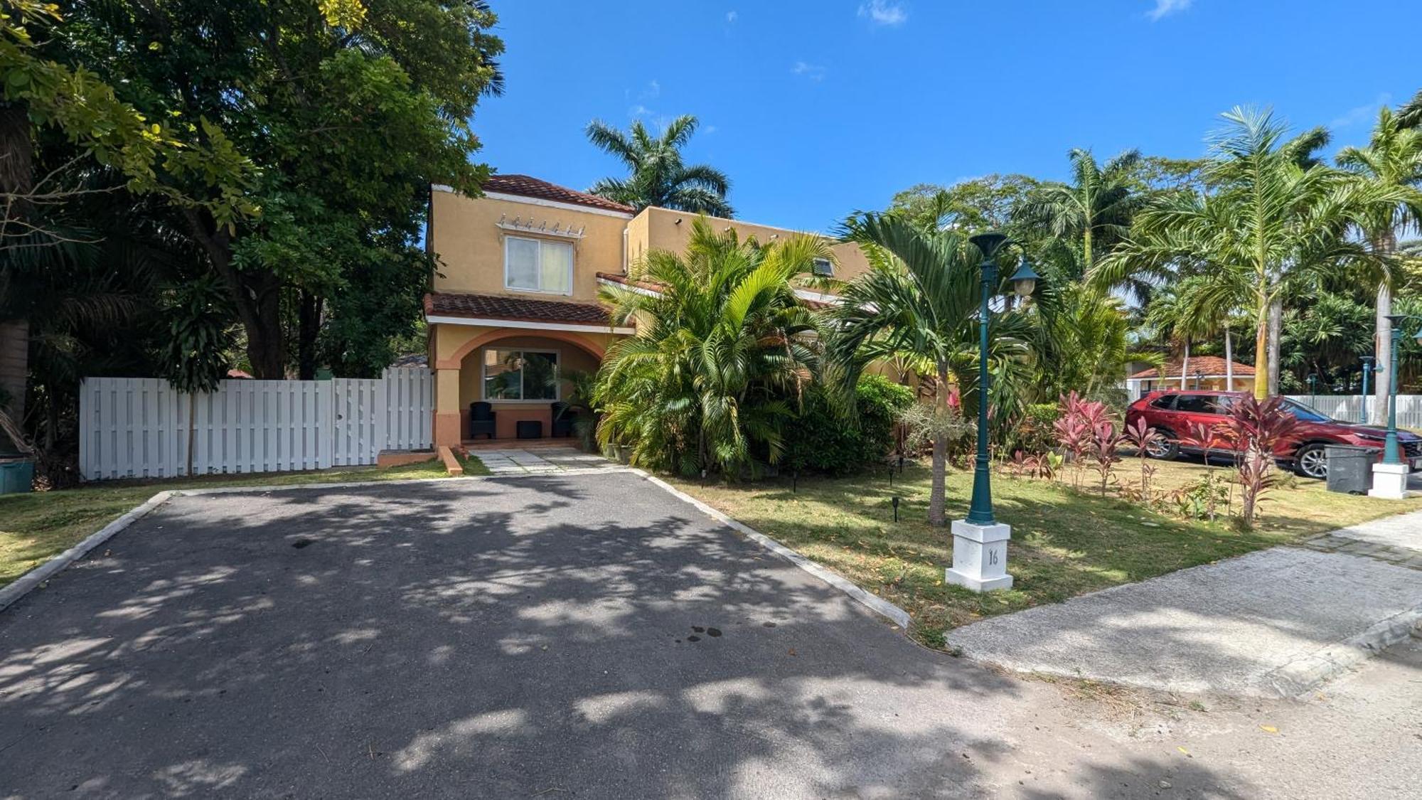 Mobay Las Palmas Montego Bay Exterior photo